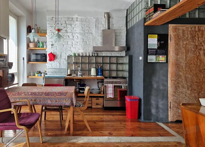 Klimat Mokotow * وارسو