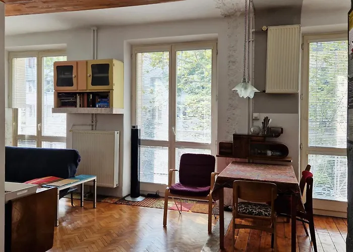 Klimat Mokotow * وارسو